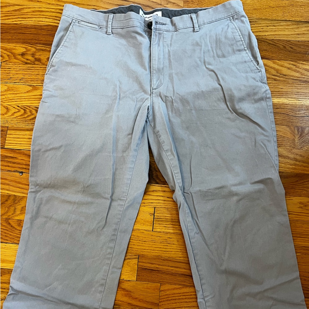 Amazon Essentials Men's Light Gray Chinos